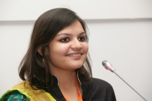 Η Poorvi Bhargava, συντονίστρια της ομάδας σύνταξης της εφημερίδας Khabar Lahariya, που κέρδισε το βραβείο «Best of Blogs» στο παγκόσμιο φόρουμ των μίντια που διοργάνωσε η Deutsche Welle.© DW/K. Danetzk © DW/K. Danetzki 